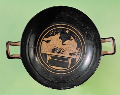 Vista interna di una coppa a figure rosse attica raffigurante un uomo e un efebo in conversazione, da Orvieto, c.420 a.C. da Greek